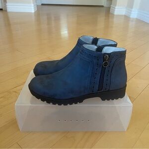 JSport by Jambu Jenna Memory Foam Navy Blue Ankle Boots Side Zippers